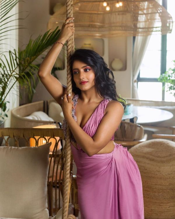 ulka gupta 8