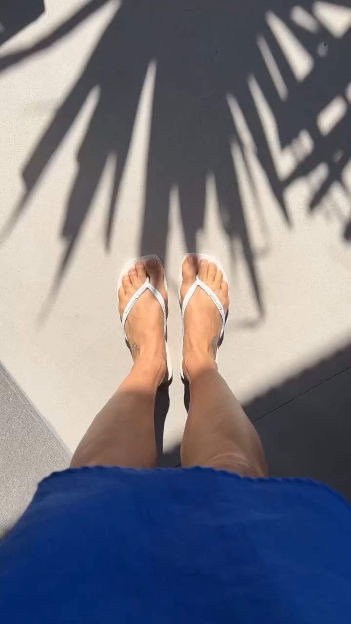 alessandra araujo feet 3