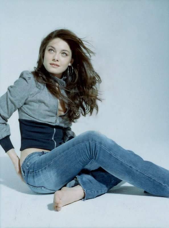 alexa davalos feet 3