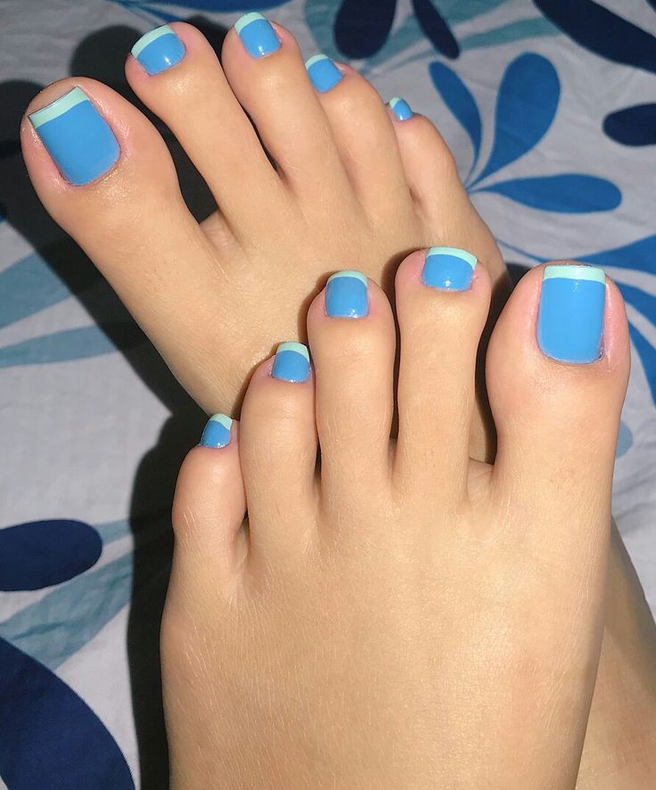 alexi blue feet 6