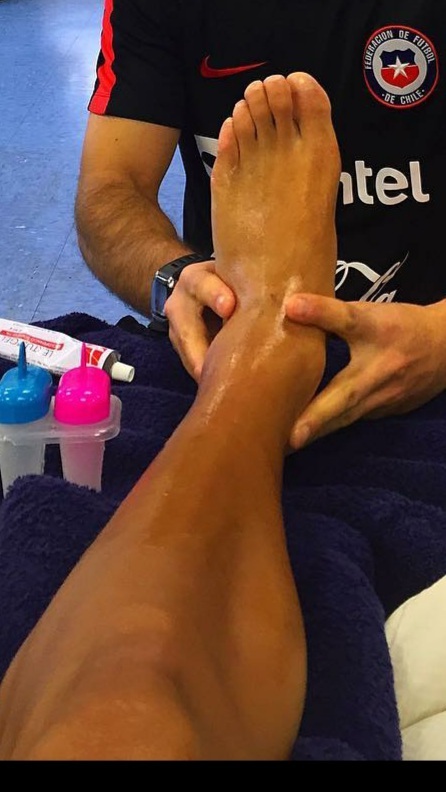 alexis sanchez feet 1