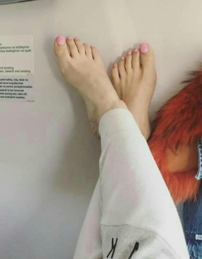 aleyna tilki feet 1