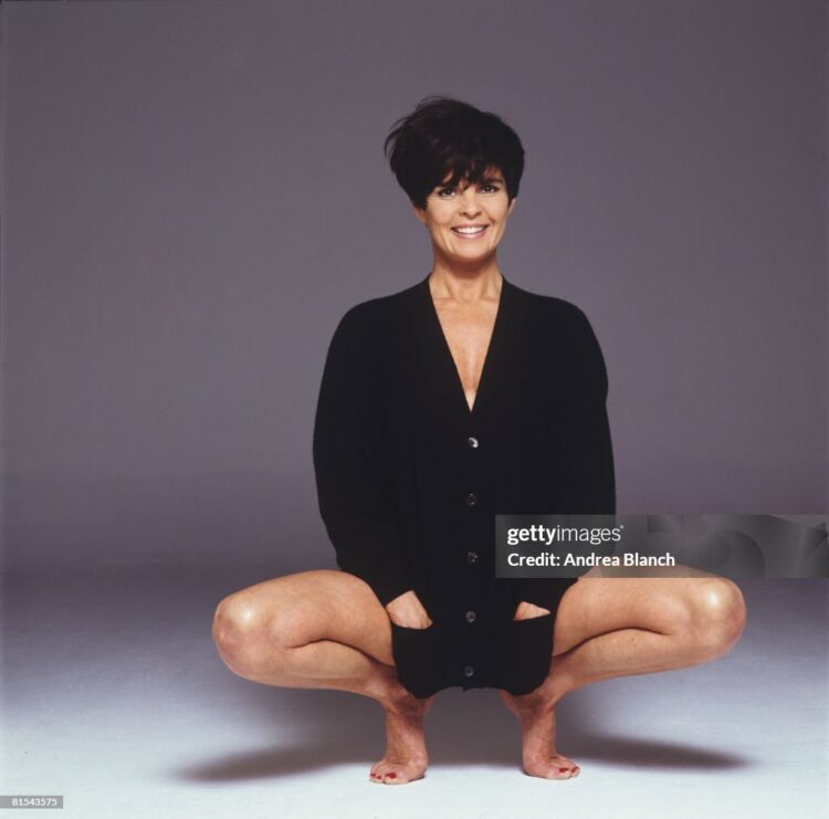 ali macgraw feet 3