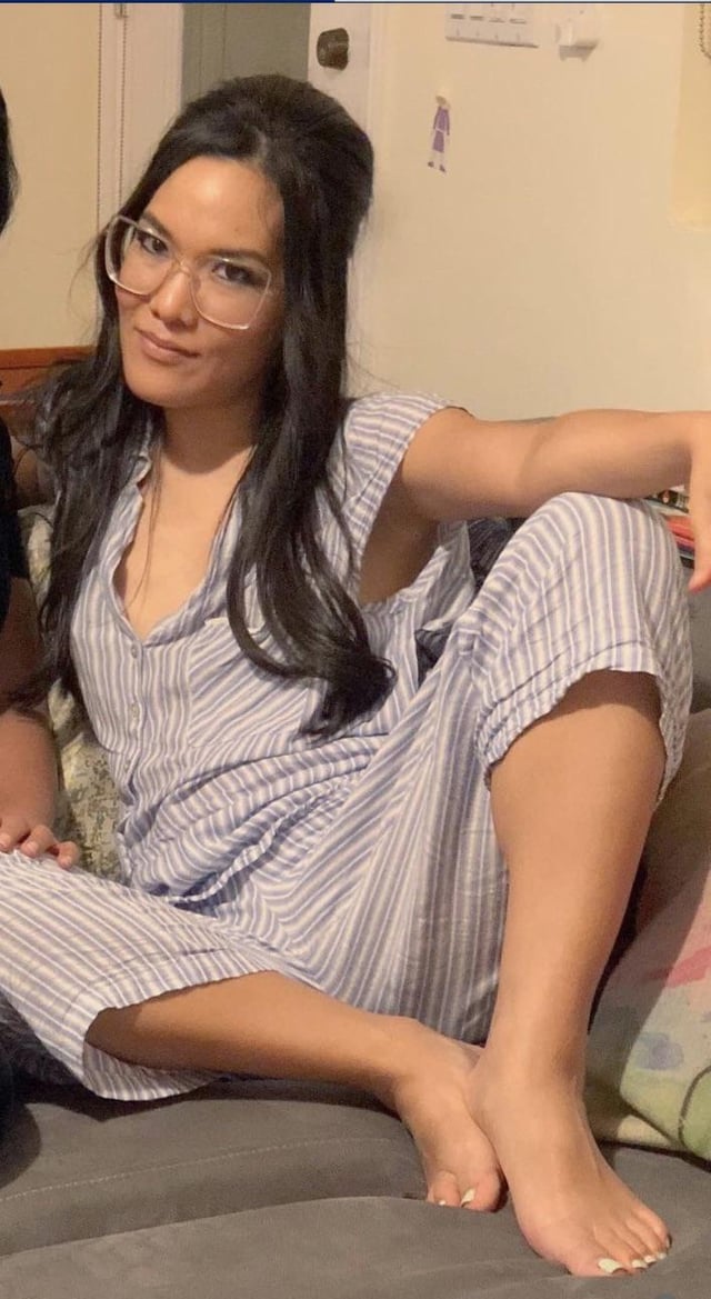 ali wong feet 3