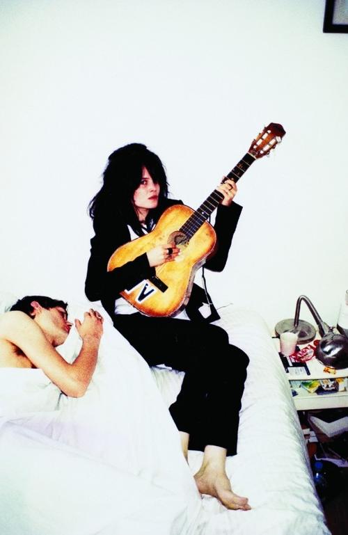 alison mosshart feet 1