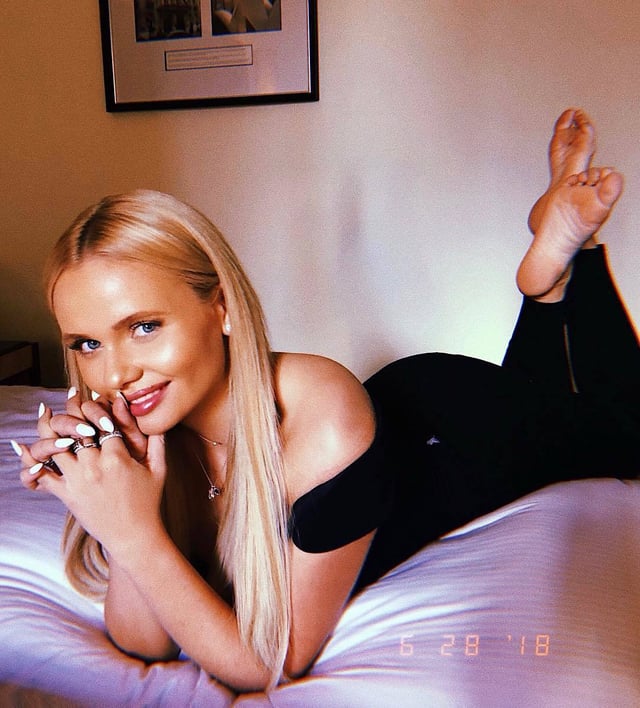 alli simpson feet