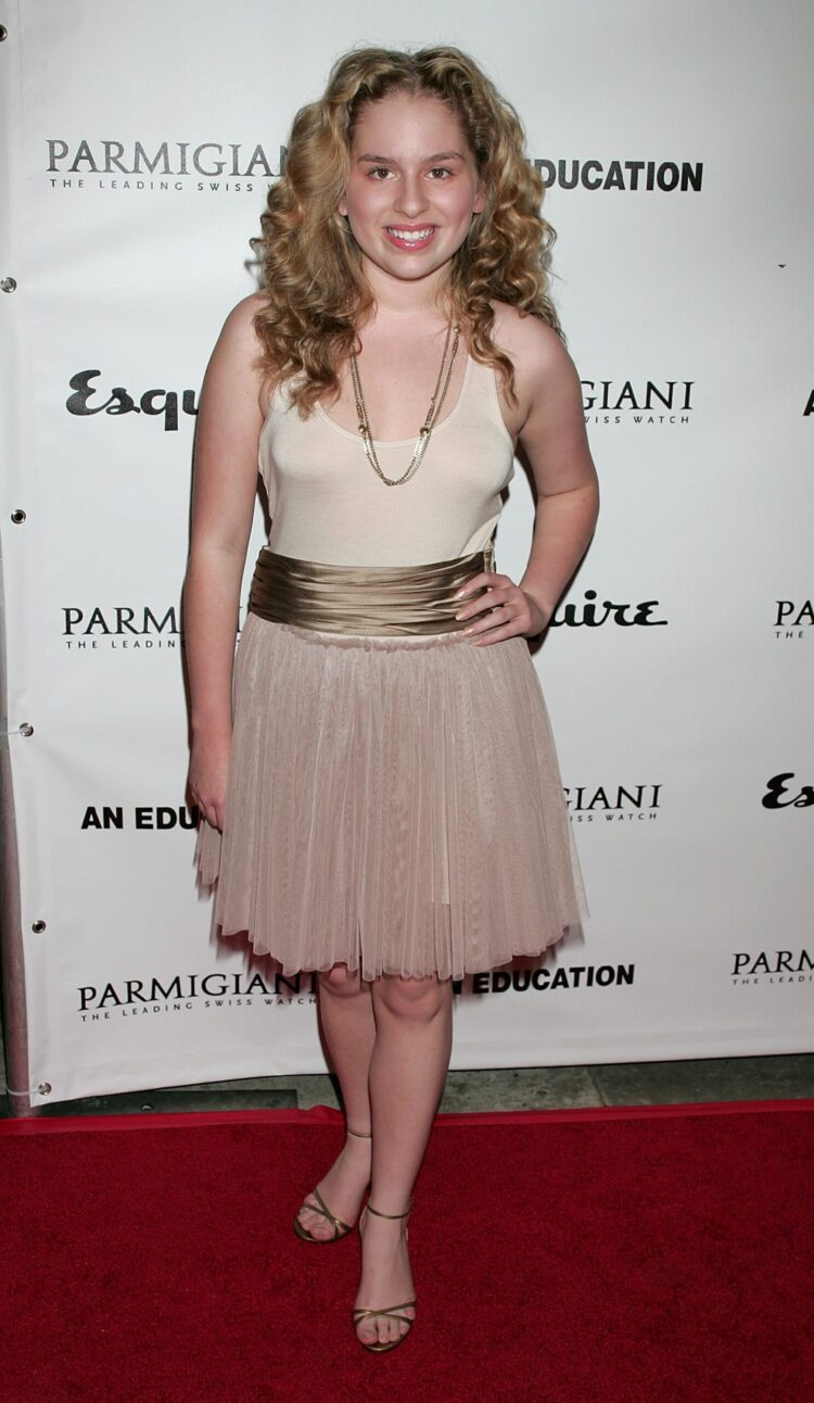 allie grant feet scaled