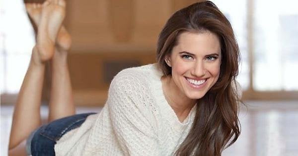 allison williams feet 3