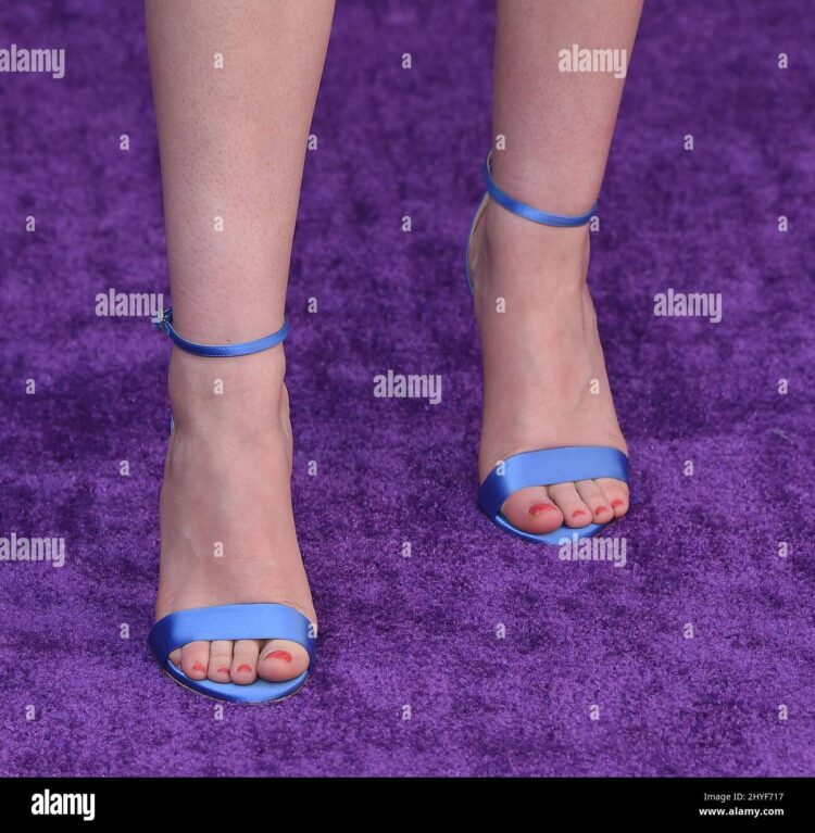 alycia debnam carey feet 3