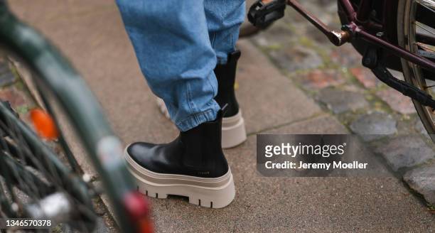 amalie moosgaard nielsen feet 6