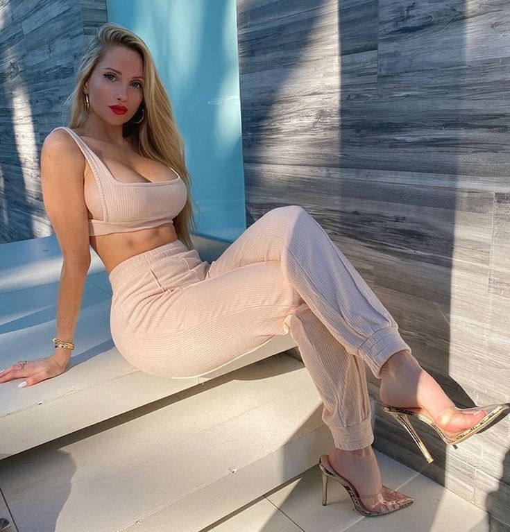 amanda elise lee feet 4