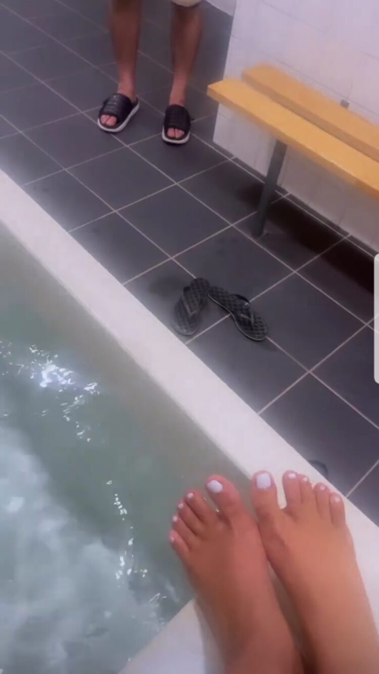 amel bent feet 5