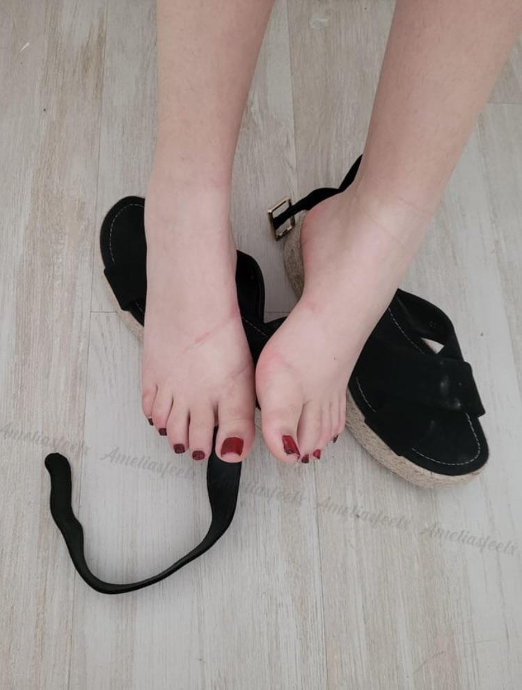 amelia curtis feet 4