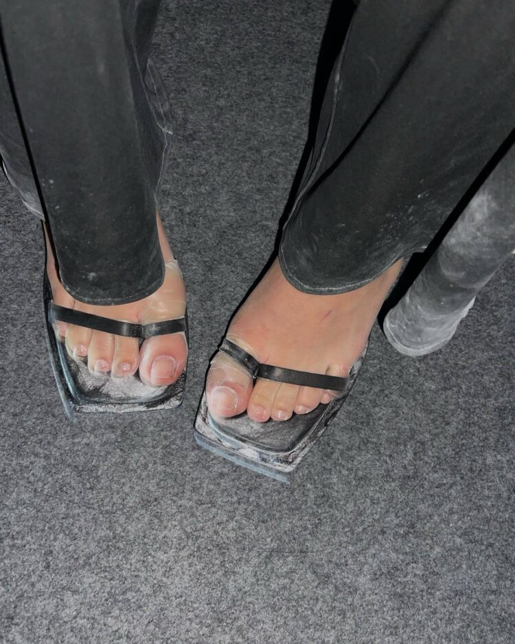 amelia gray hamlin feet