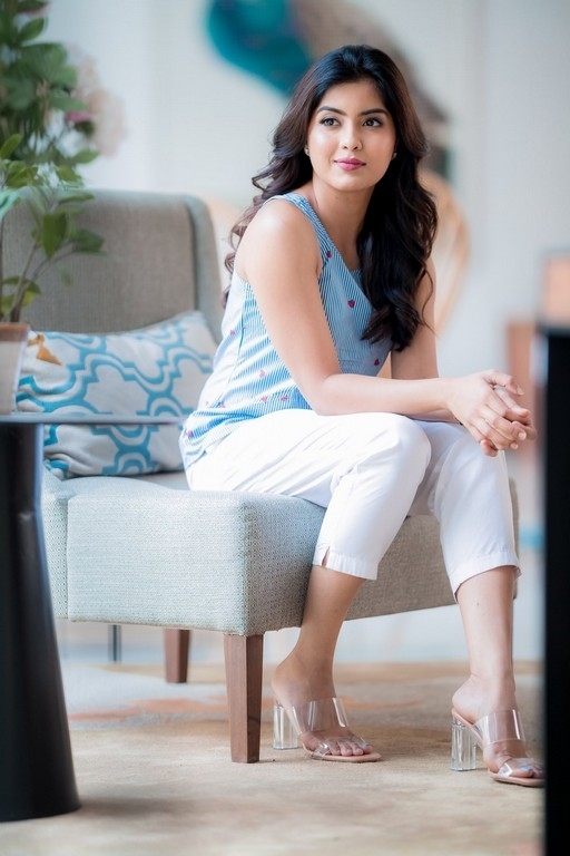 amritha aiyer feet 1