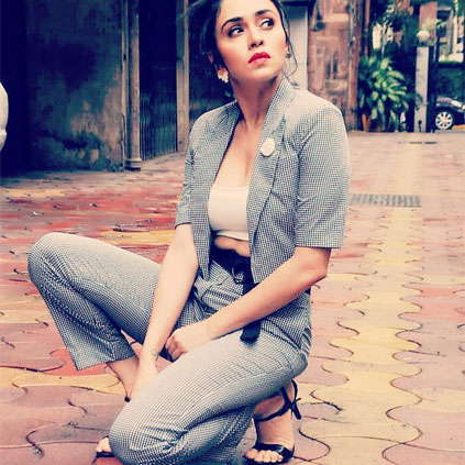 amruta khanvilkar feet 6