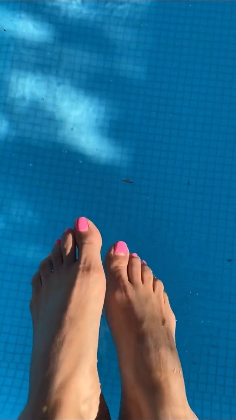 ana moura feet 2