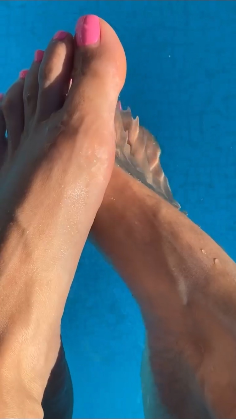 ana moura feet 4