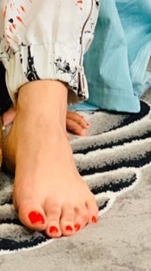 anahita dargahi feet 3