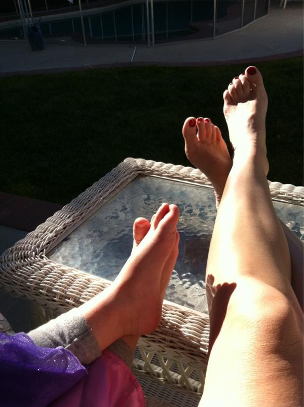 angela kinsey feet 2