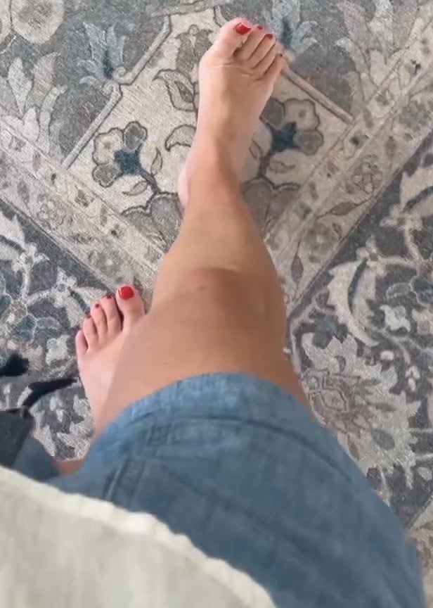 angela kinsey feet 4