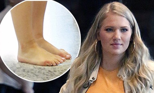 anja nissen feet 6