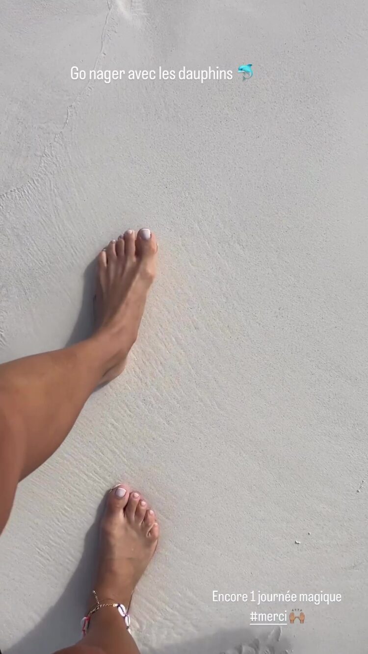 ann sophie feet 6