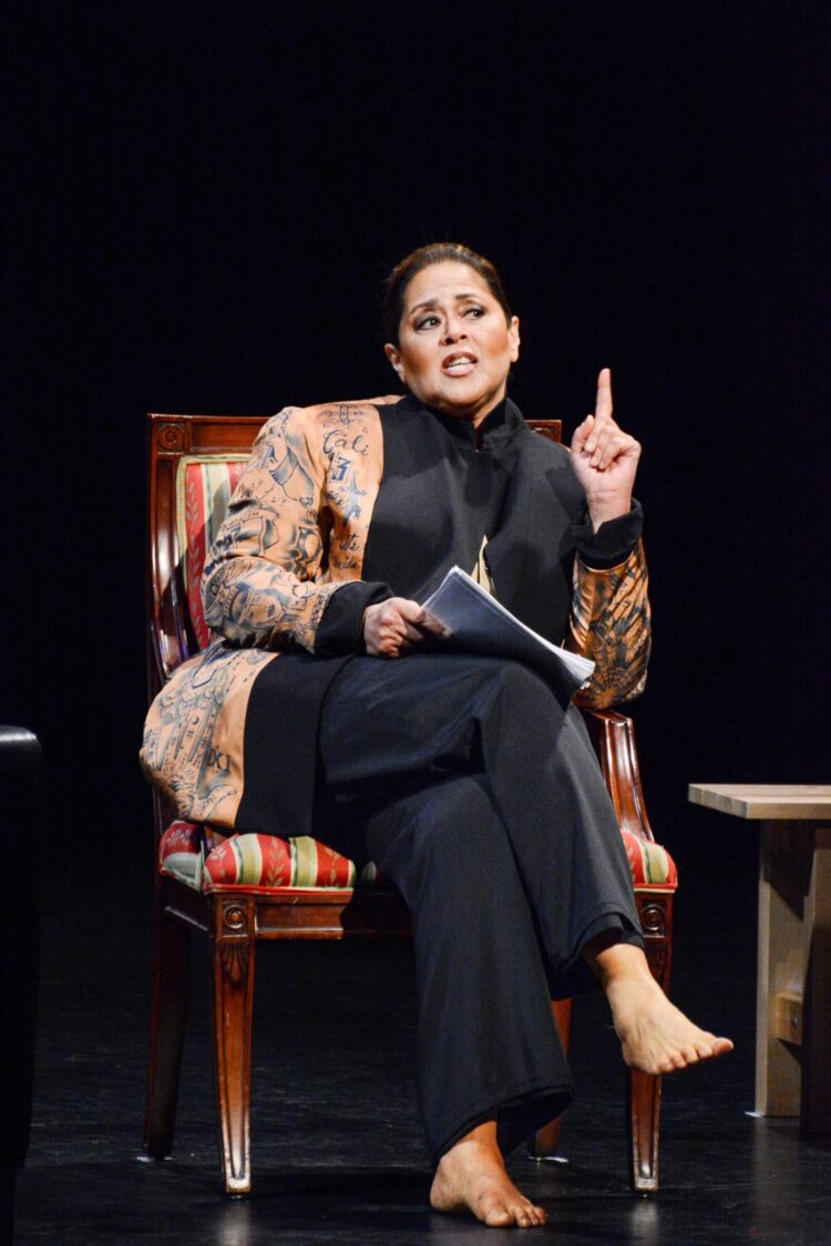 anna deavere smith feet 3 scaled