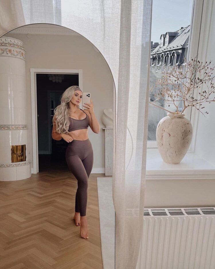 anna nystrom feet 4