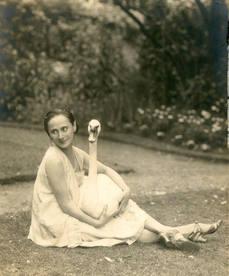 anna pavlova feet 5