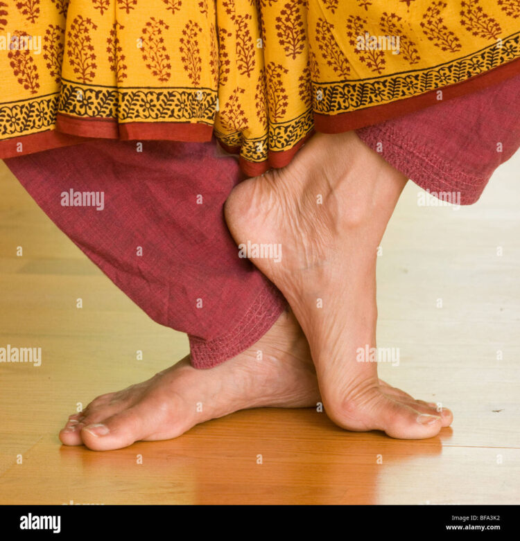 anuradha paudwal feet 3