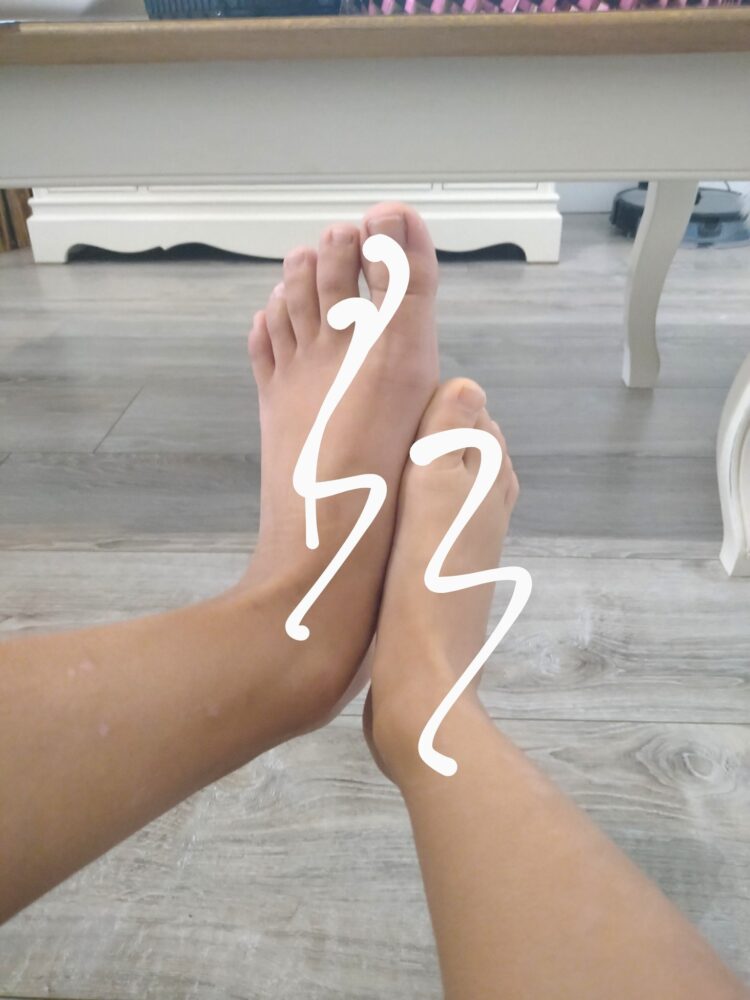 apolline guer feet 2