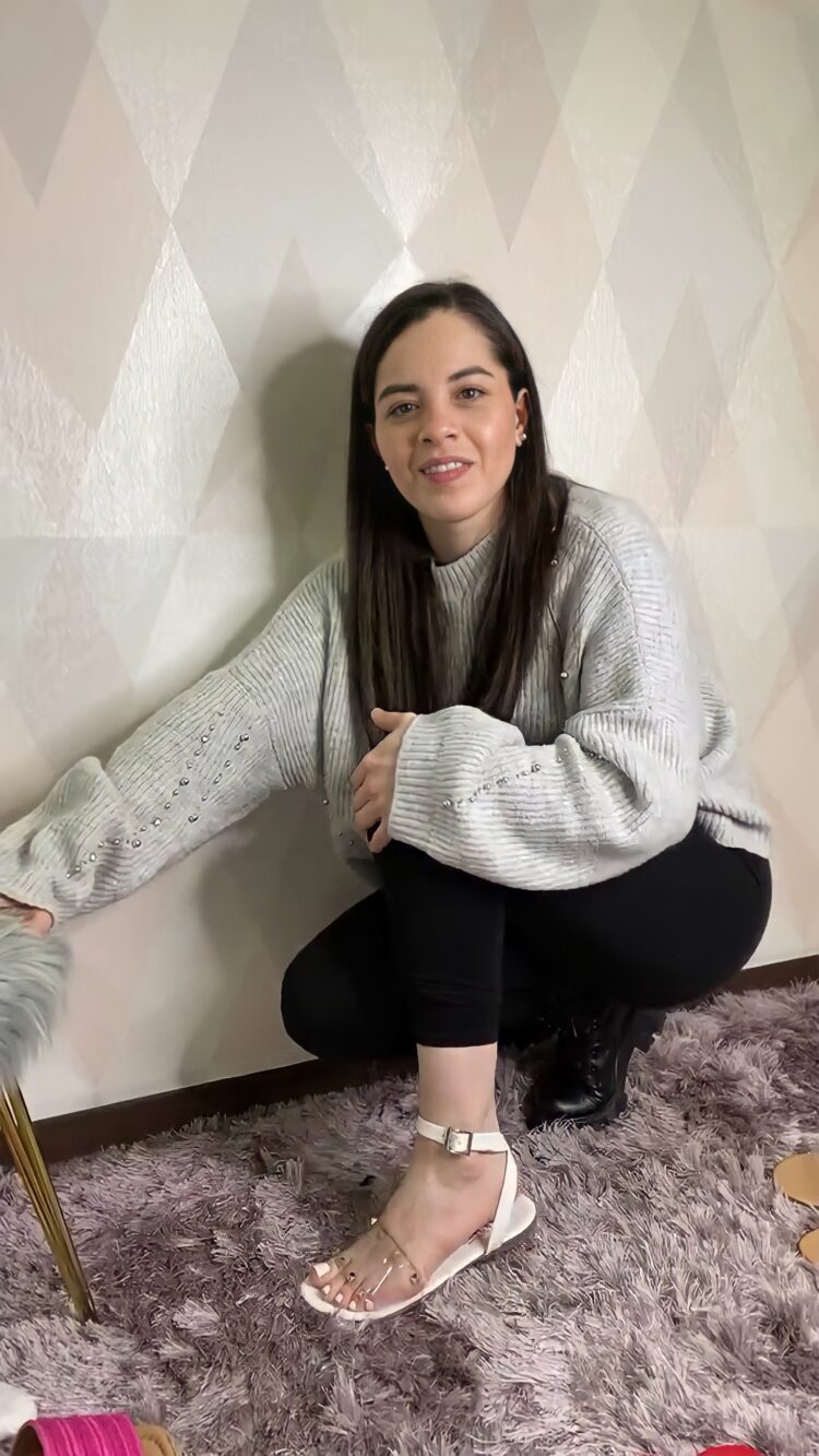 arely tellez feet 1