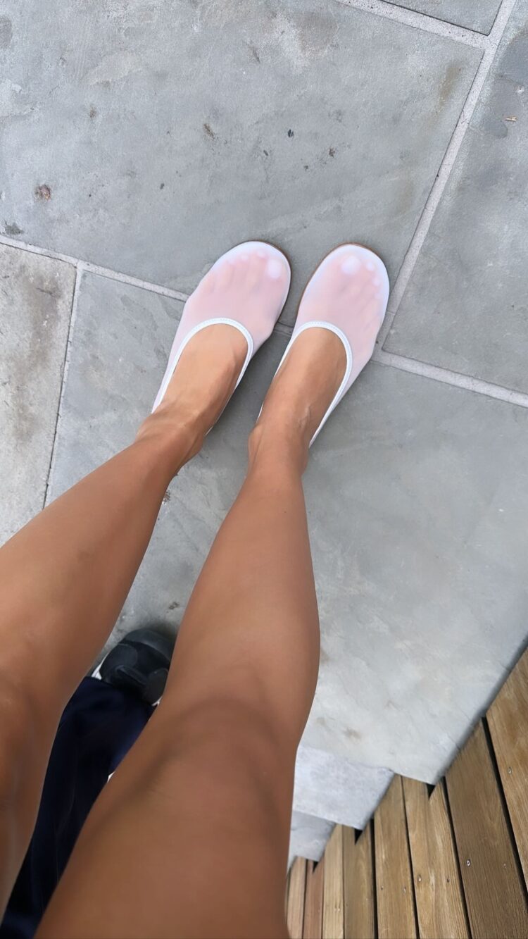 ariana reta feet 1