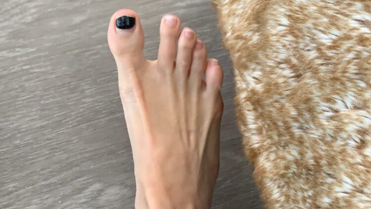 ariana savalas feet