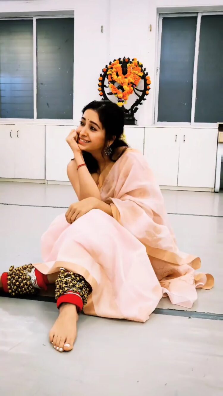 asha negi feet 3