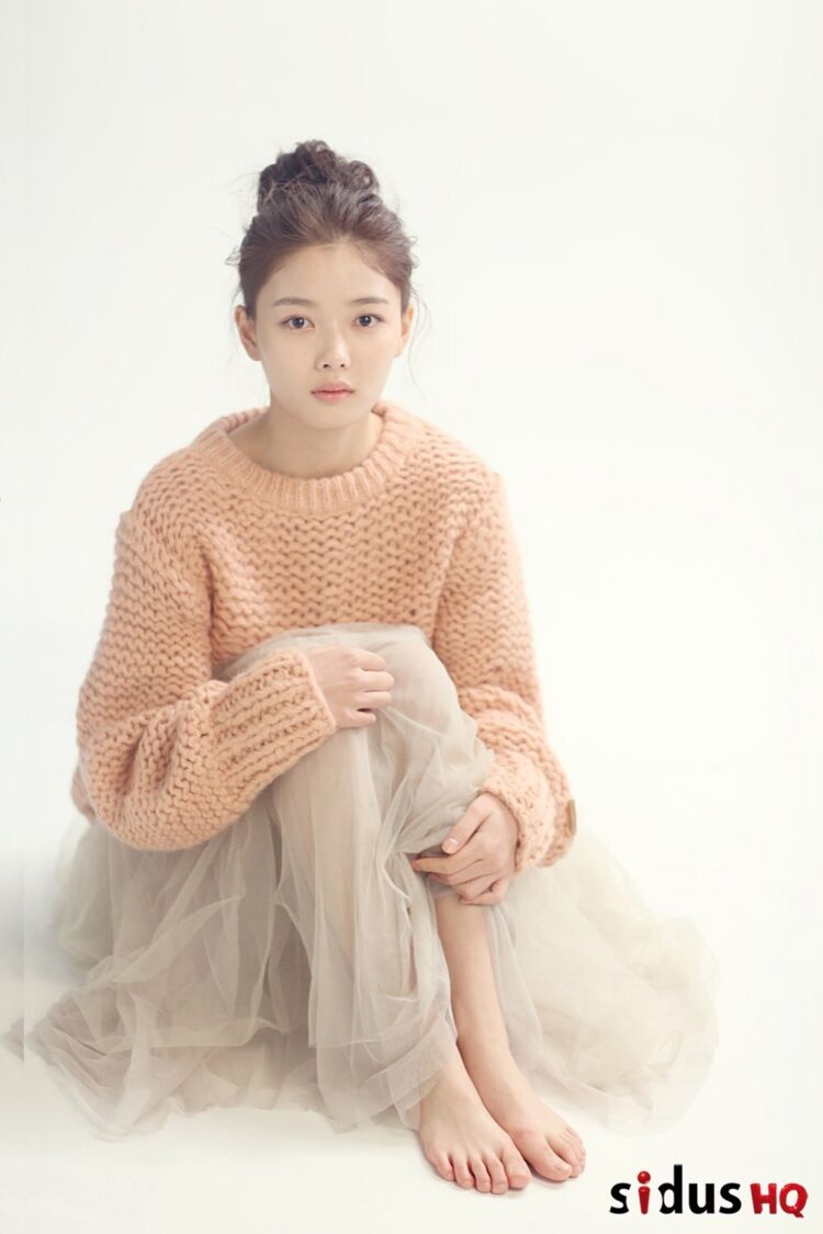 kim yoo jung feet 1