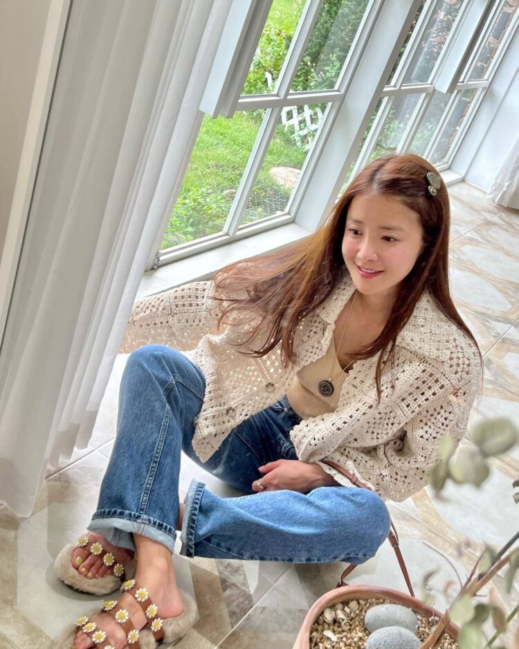 lee si young feet 3