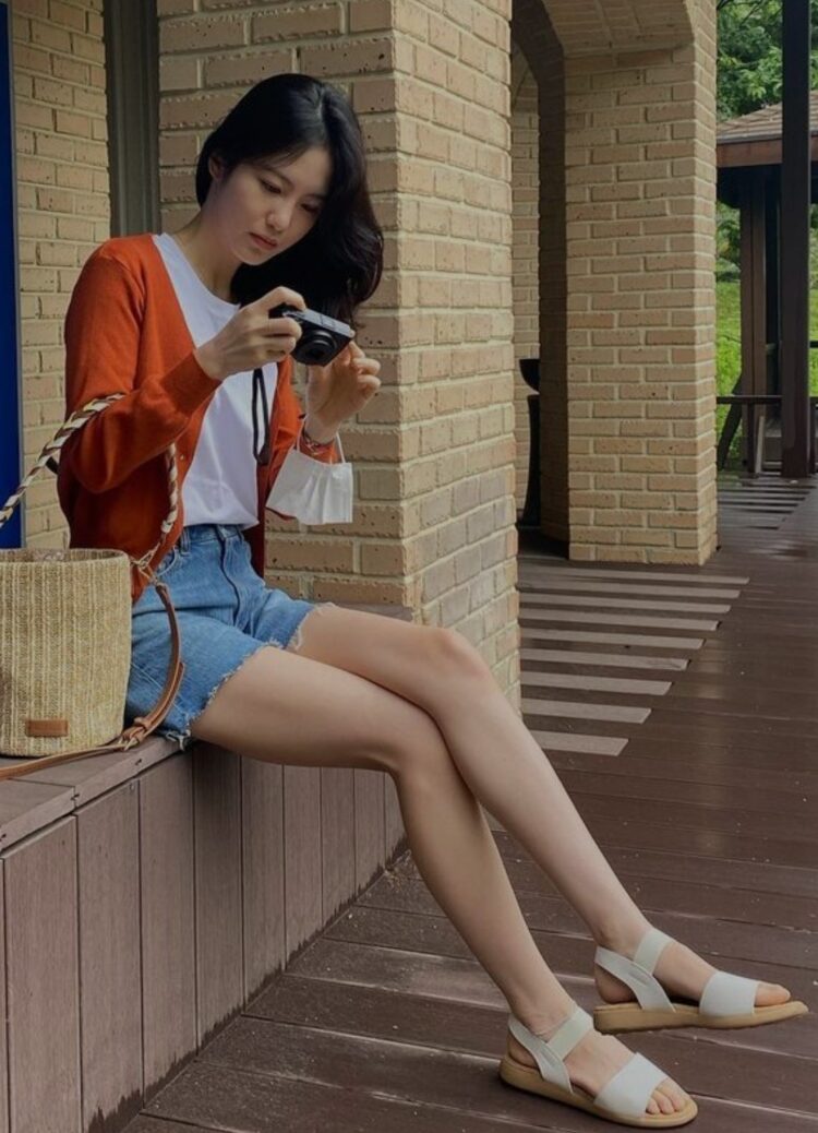 shin go eun feet 1