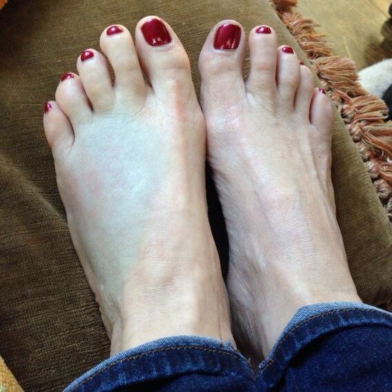 valerie bertinelli feet 1