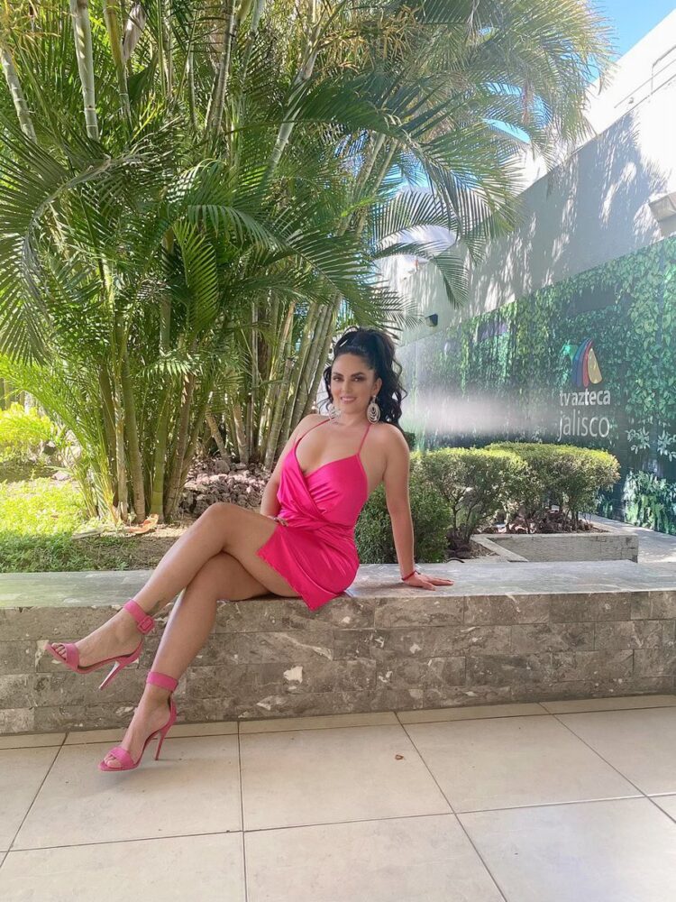 vania manzano feet 2