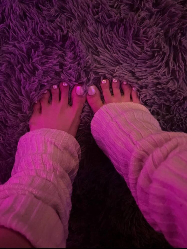 veronika froggy feet