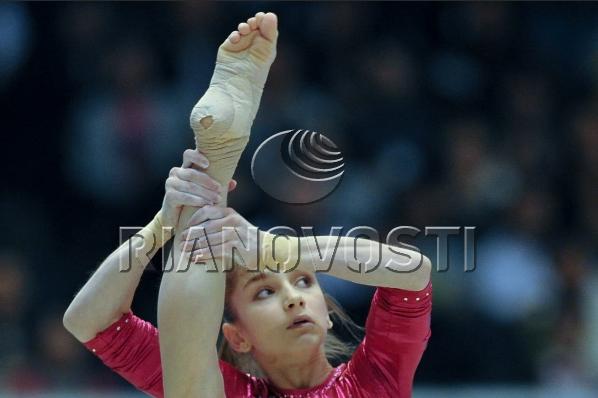 viktoria komova feet 5