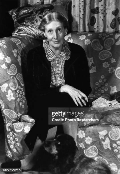 virginia woolf feet 3