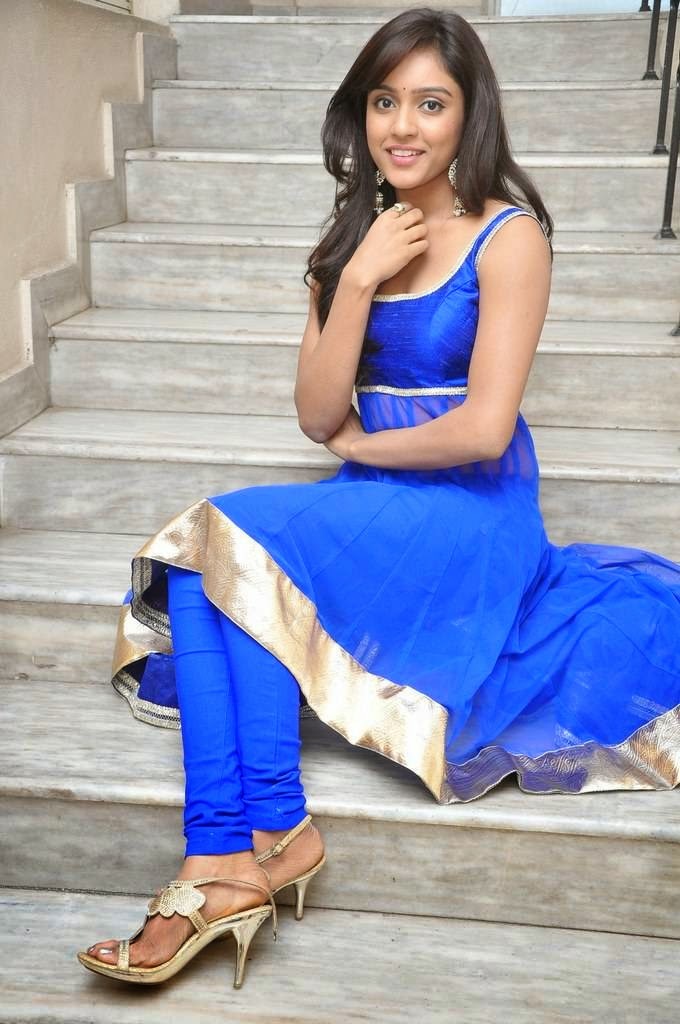 vithika sheru feet 3