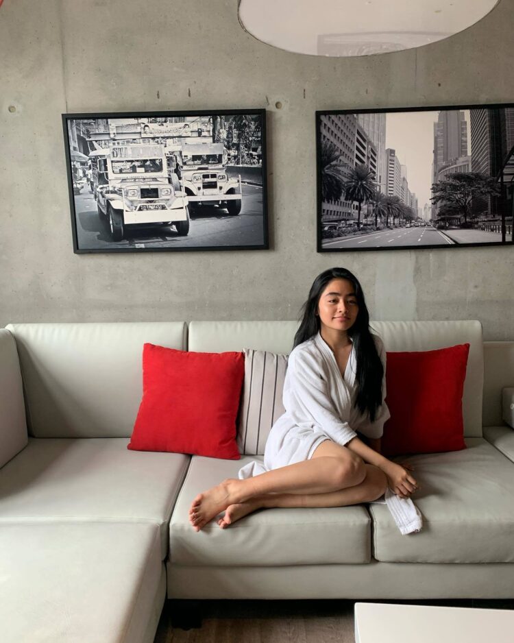 vivoree esclito feet 5