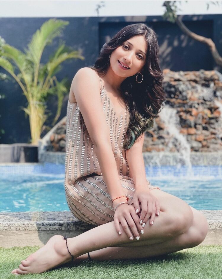 vrushika mehta feet 1