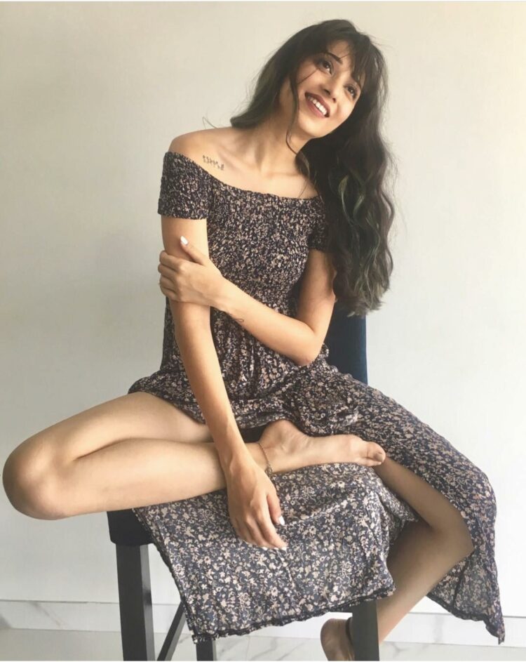 vrushika mehta feet 3