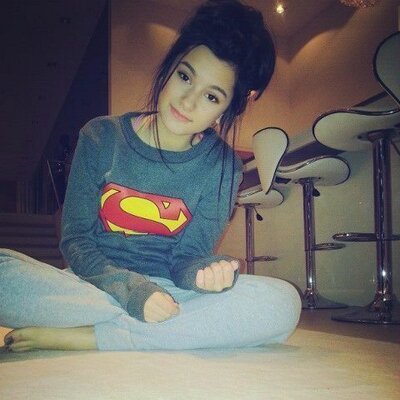 waliyha malik feet 1