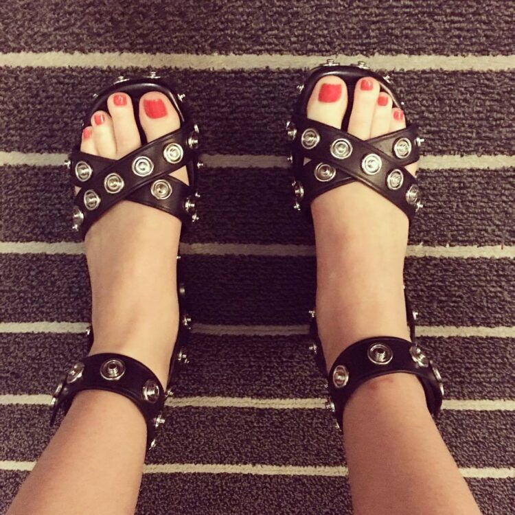 whitney port feet 1